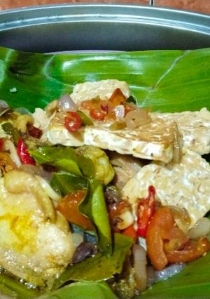 Foto resep Ayam Tembe Pedas Kukus Daun Pisang