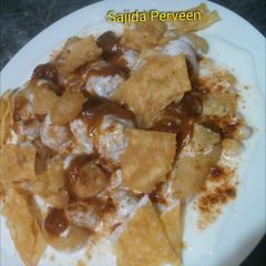 A picture of Dahi phulki chaat.