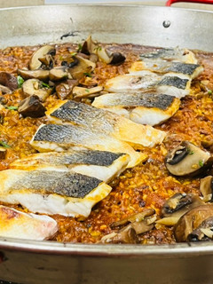 Una foto de Arroz con lubina y Portobello 🐟 🍄