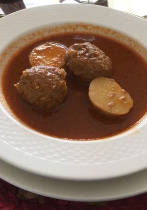 Una foto de Albóndigas en salsa de jitomate con chipotle