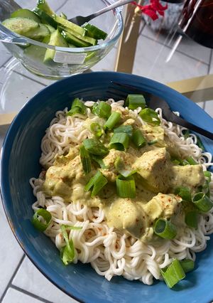 Une photo de Nouilles de blé au poulet épicé façon bicol 🍜