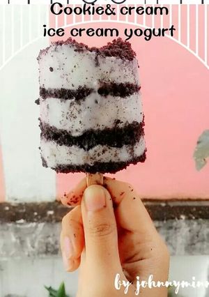 A picture of Oreo ice-cream yogurt.