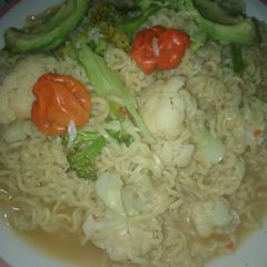 A picture of Noodles with veggies.