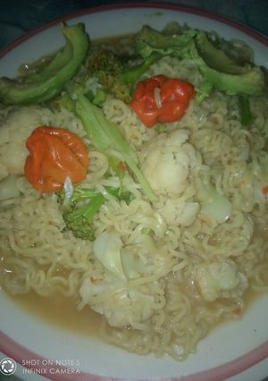 A picture of Noodles with veggies.
