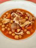 Oreja de cerdo con garbanzos