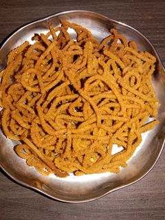 રાજગરા ની આલુ સેવ (Rajgira Aloo Sev Recipe In Gujarati) રેસીપી મુખ્ય ફોટો