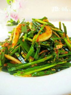 Hình của món Nộm hẹ & hành tây 부추 양파 무침.