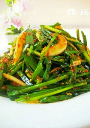Hình của món Nộm hẹ & hành tây 부추 양파 무침.