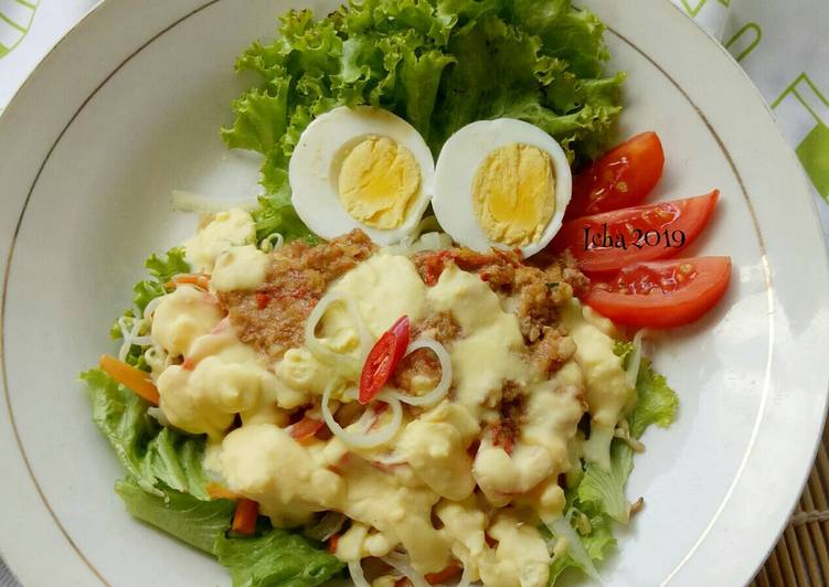 Pecel salad