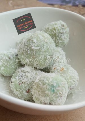 A picture of Coconut laddo.