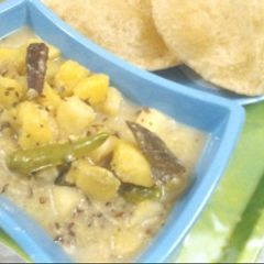 A picture of Dahi Wale Aloo (Potato in Yoghurt Gravy).