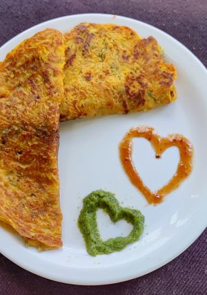 लौकी बेसन चीला (Lauki besan cheela recipe in hindi) रेसिपी मुख्य फोटो