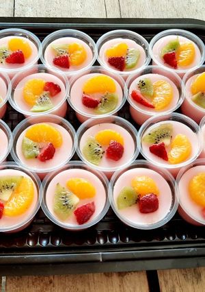 Foto resep Pudding susu ekonomis topping buah