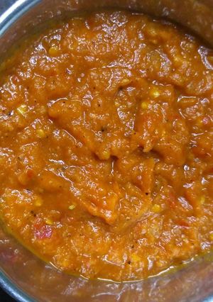 A picture of Momos chutney.