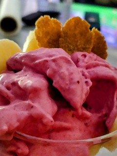 Una foto de Helado de frutos rojos con plátano y espelta sin azúcar