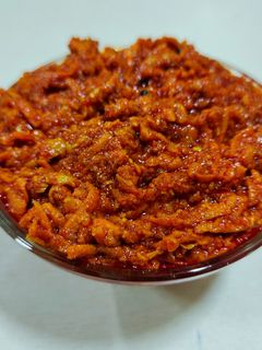 ओल्या हळदीचे लोणचे (olya haldiche lonche recipe in marathi) रेसिपी चे मुख्य फोटो 