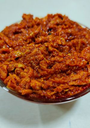 ओल्या हळदीचे लोणचे (olya haldiche lonche recipe in marathi) रेसिपी चे मुख्य फोटो 