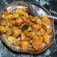 A picture of Fried idli.