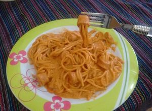 Una foto de Pasta al chipotle con salchichas😍😘😘👍👍💖