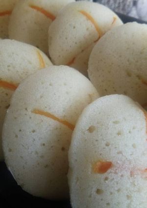 A picture of Rava idli (suji ki idli).