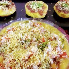 A picture of Ragda patties.