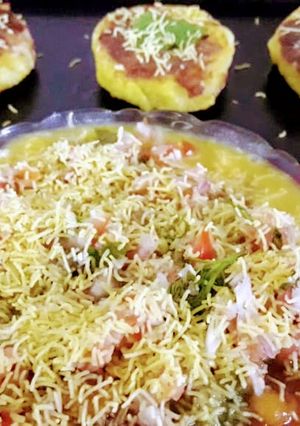 A picture of Ragda patties.
