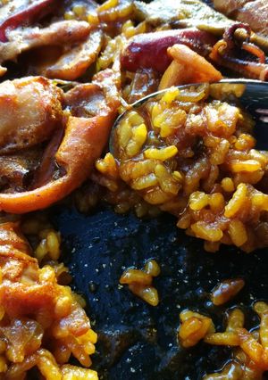 Una foto de Arroz de verduras, setas y calamares 🥘