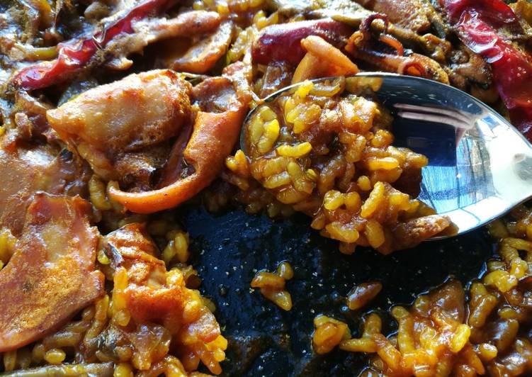 Arroz de verduras, setas y calamares