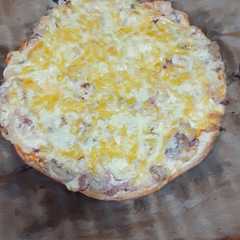 Una foto de Pizza carbonara