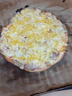 Una foto de Pizza carbonara
