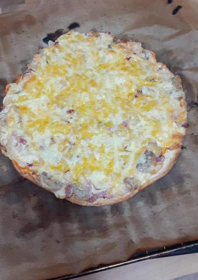 Una foto de Pizza carbonara