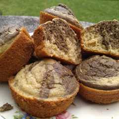 Una foto de Muffins marmolados de avena y banana sin azúcar en licuadora (5min)