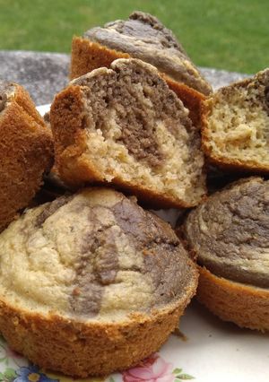 Una foto de Muffins marmolados de avena y banana sin azúcar en licuadora (5min)