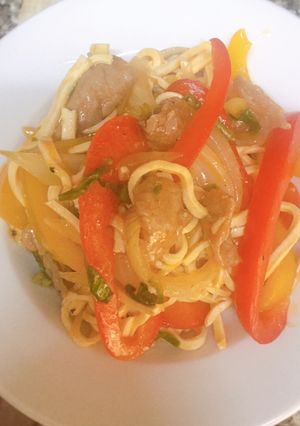 Hình của món Mỳ đậu hũ xào ngũ sắc.