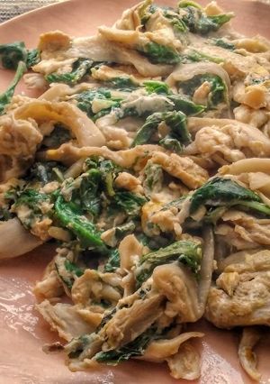 A picture of Spinach Mushrooms and Eggs.