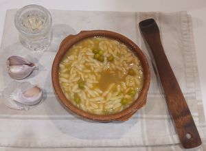 Una foto de Cocina de subsistencia: Potaje de Orzo con Guisantes