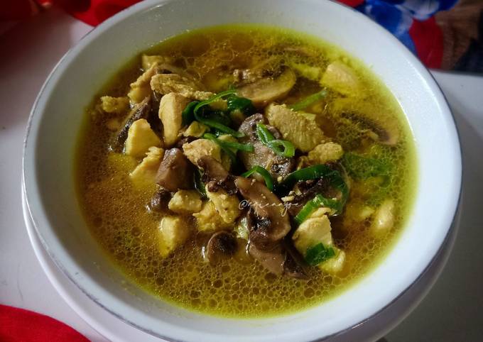 Chicken mushroom ginjer soup