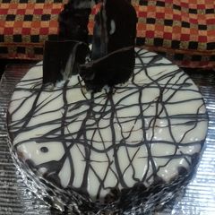 A picture of Eggless Whole wheat Vanilla cake with white chocolate ganache.