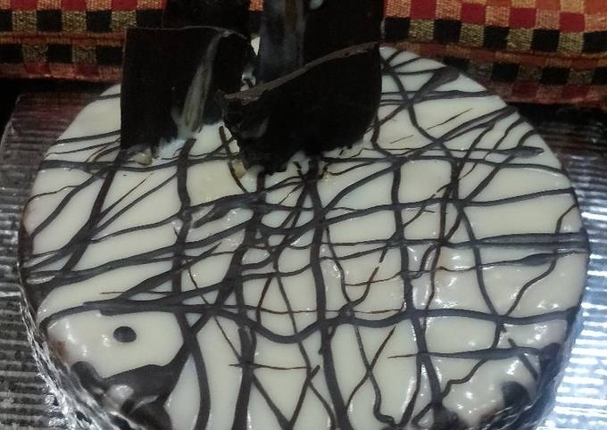 Eggless Whole wheat Vanilla cake with white chocolate ganache