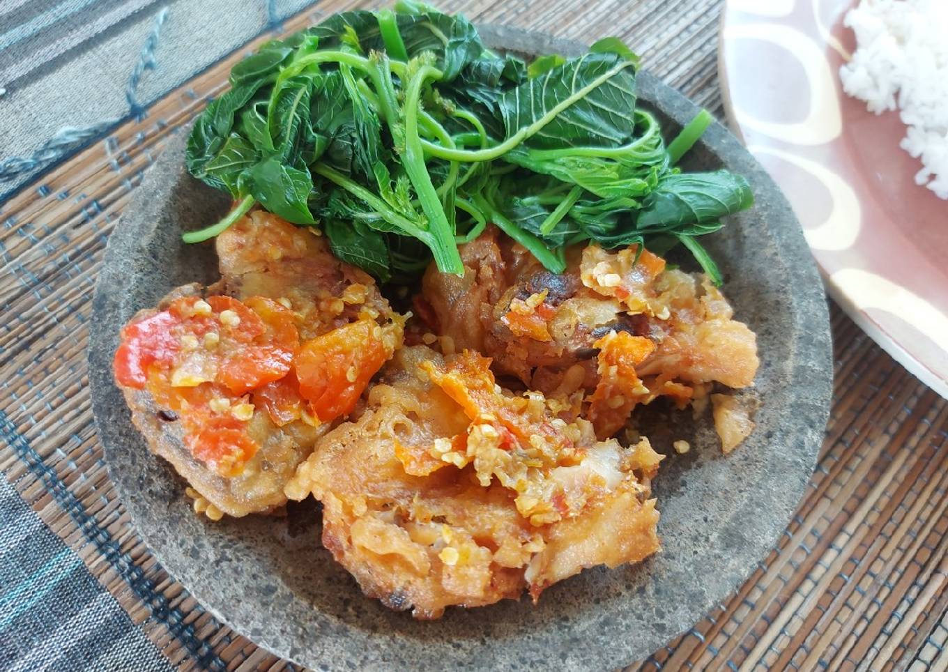 Ayam geprek sambel bawang