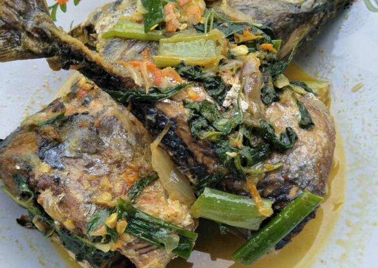 Bagaimana memasak Kothok pedas tongkol Benggol Lezat