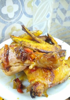Una foto de Pollo al horno con papas🍗🥔