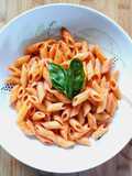 Mezze penne con sugo al tonno