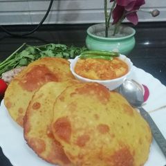 A picture of Sooji ki poori.