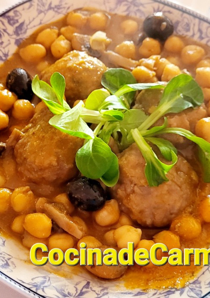 Una foto de Albóndigas con garbanzos y champiñones