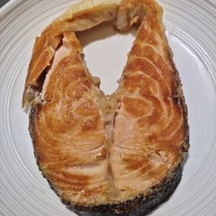 A picture of Fried Salmon.