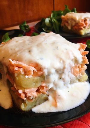 Foto principal de Tartar de berenjena y salmón con salsa de yogur