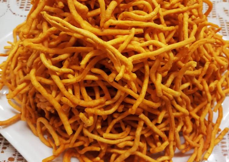Easy Way to Prepare Delicious Tikha Gathiya