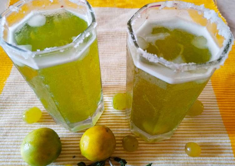 Recipe of Any-night-of-the-week Grapes minti lemmonade