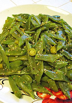 Foto principal de Judías planas con guindilla semi picante y sésamo tostado - veggie